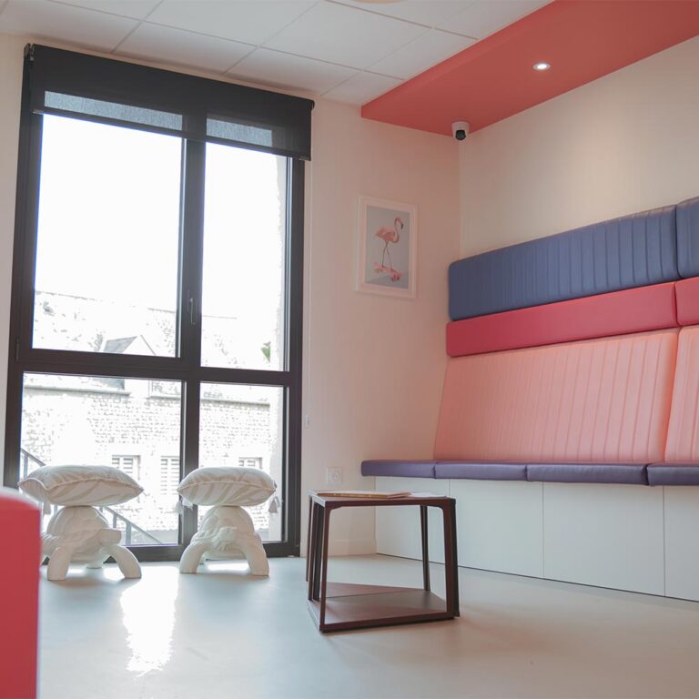 Salle d'attente rose